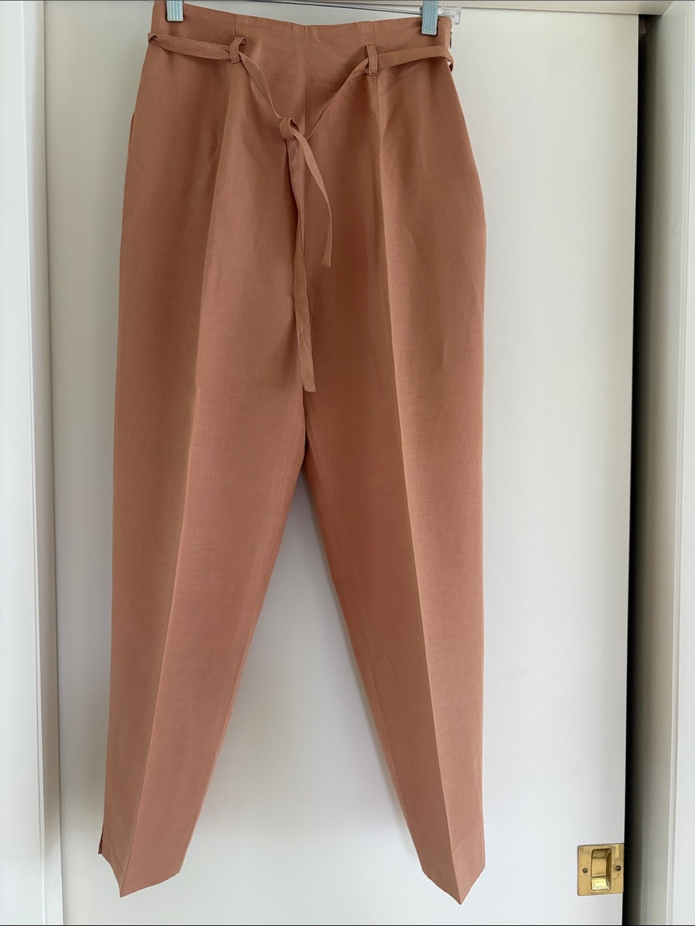 Alain Manoukian Women’s High-Waist Tie-Waist Tapered Pants in Dusty Rose